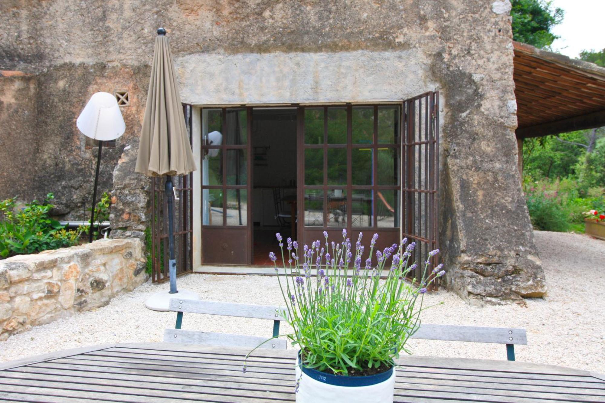 Le Moulin En Provence Bed and Breakfast Saint-Antonin-sur-Bayon Exteriör bild